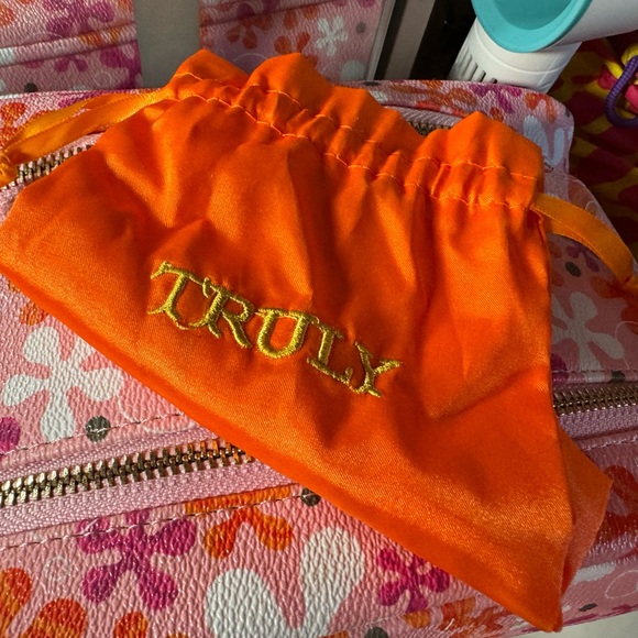 HUGE TRULY BUNDLE - Picture 7 of 10